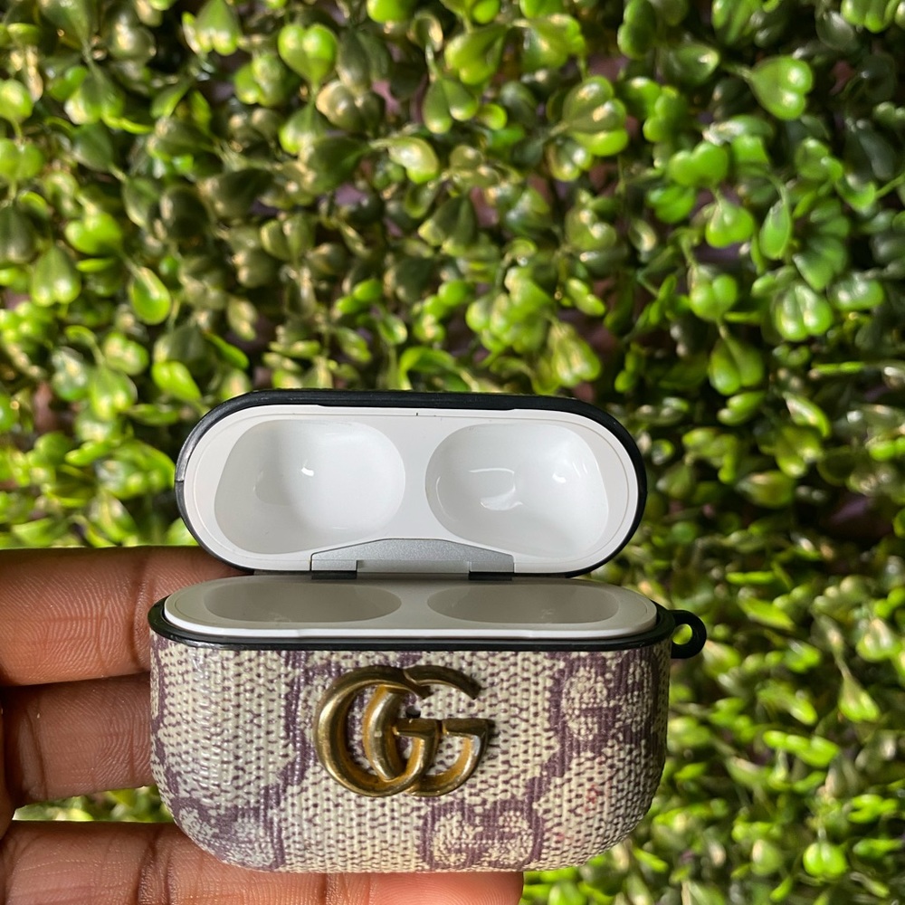 AIRPOD PRO CHARGING CASE with GUCCI AIRPOD PRO CASE